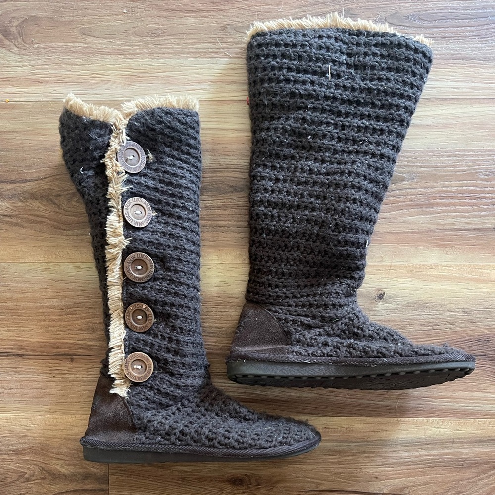 Brown & Tan MukLuks crochet boots